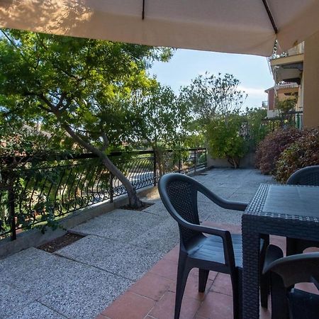 Luminoso Appartamento Con Ampia Terrazza San Bartolomeo Al Mare Eksteriør bilde